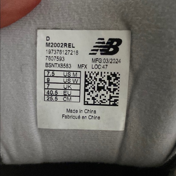 New Balance Gray and Cream Sneakers with Cushioned Midsole - Picture 4 of 4